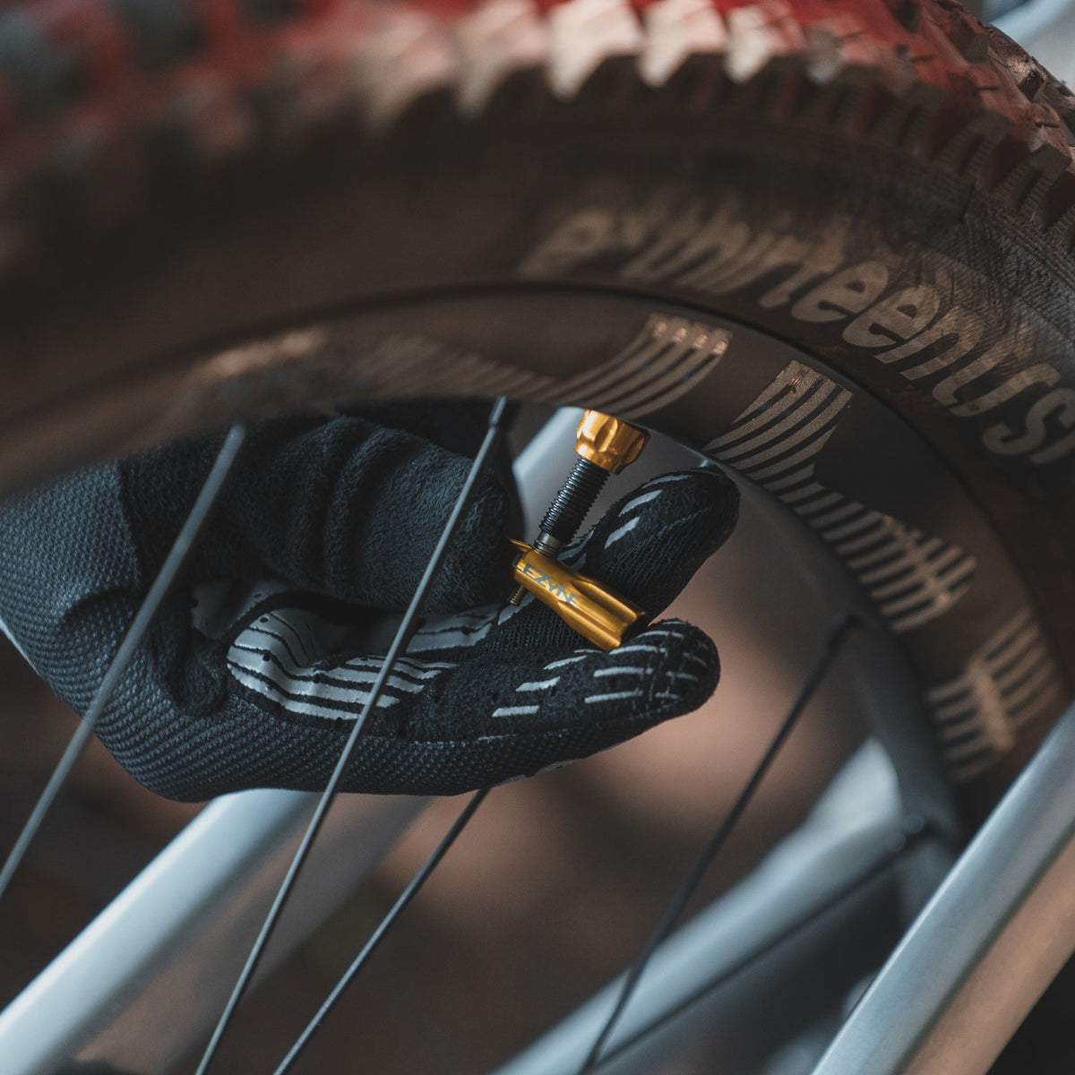 Tapón de válvula LEZYNE CNC dorado