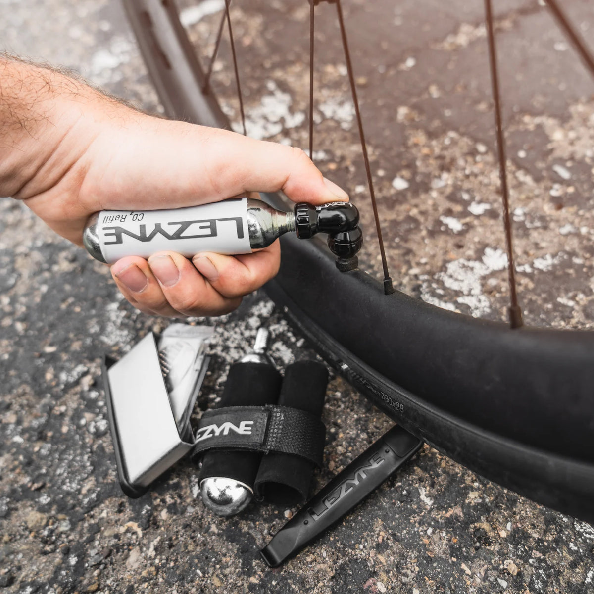 Kit de reparación LEZYNE TWIN DRIVE Repair Combo + cartucho de CO2 roscado