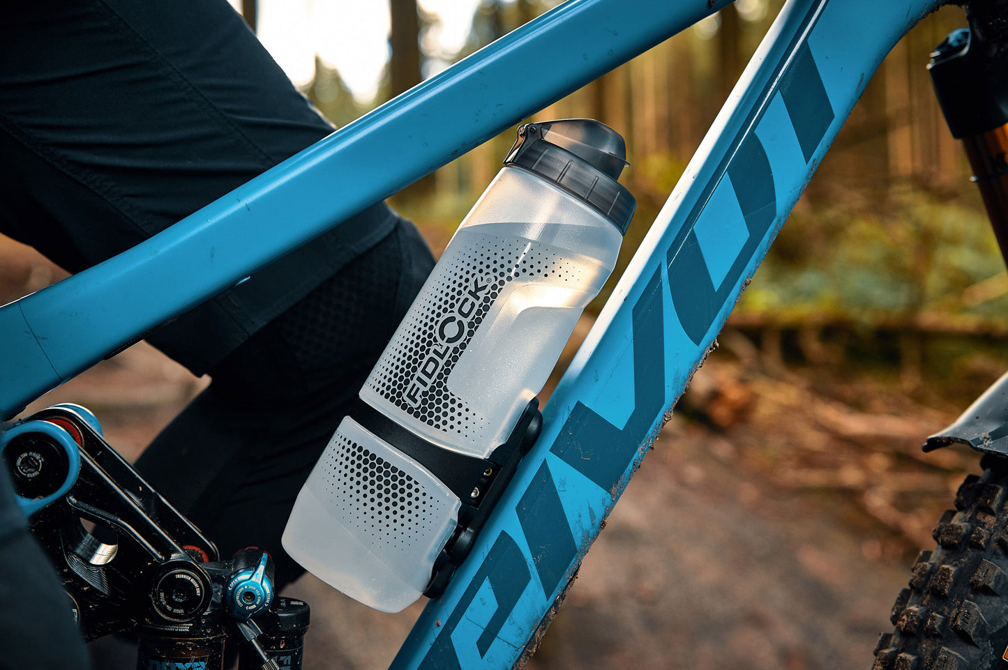 Kit portabidón y portabidón FIDLOCK TWIST BIKE BASE 800 ml Transparente