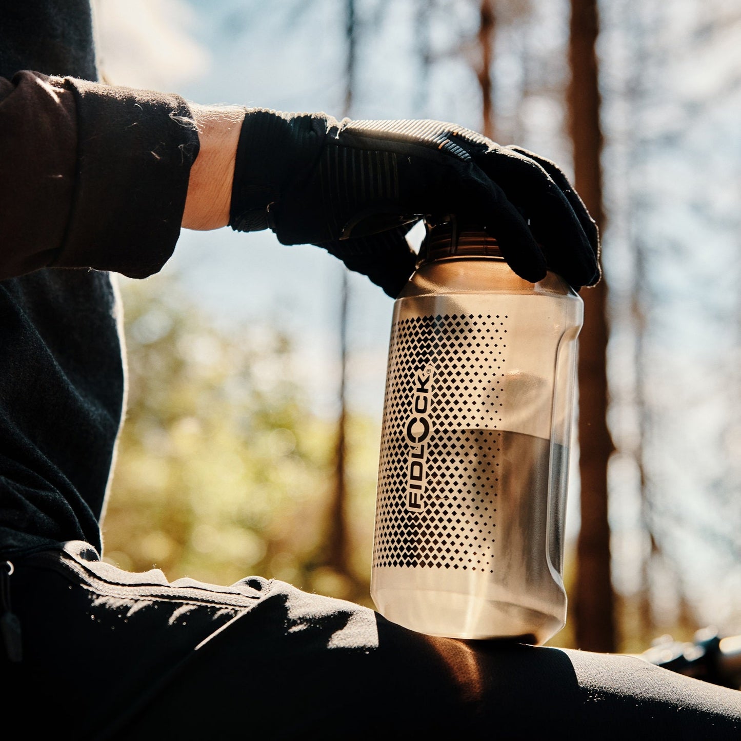 FIDLOCK TWIST Botella COMPACTA con Correa Magnética (750ml) Ahumado