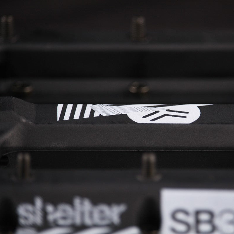 SB3 Shelter pedales planos Negro