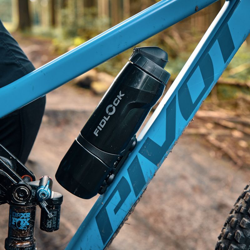 Kit portabidón y portabidón FIDLOCK TWIST BIKE BASE 800 ml Negro