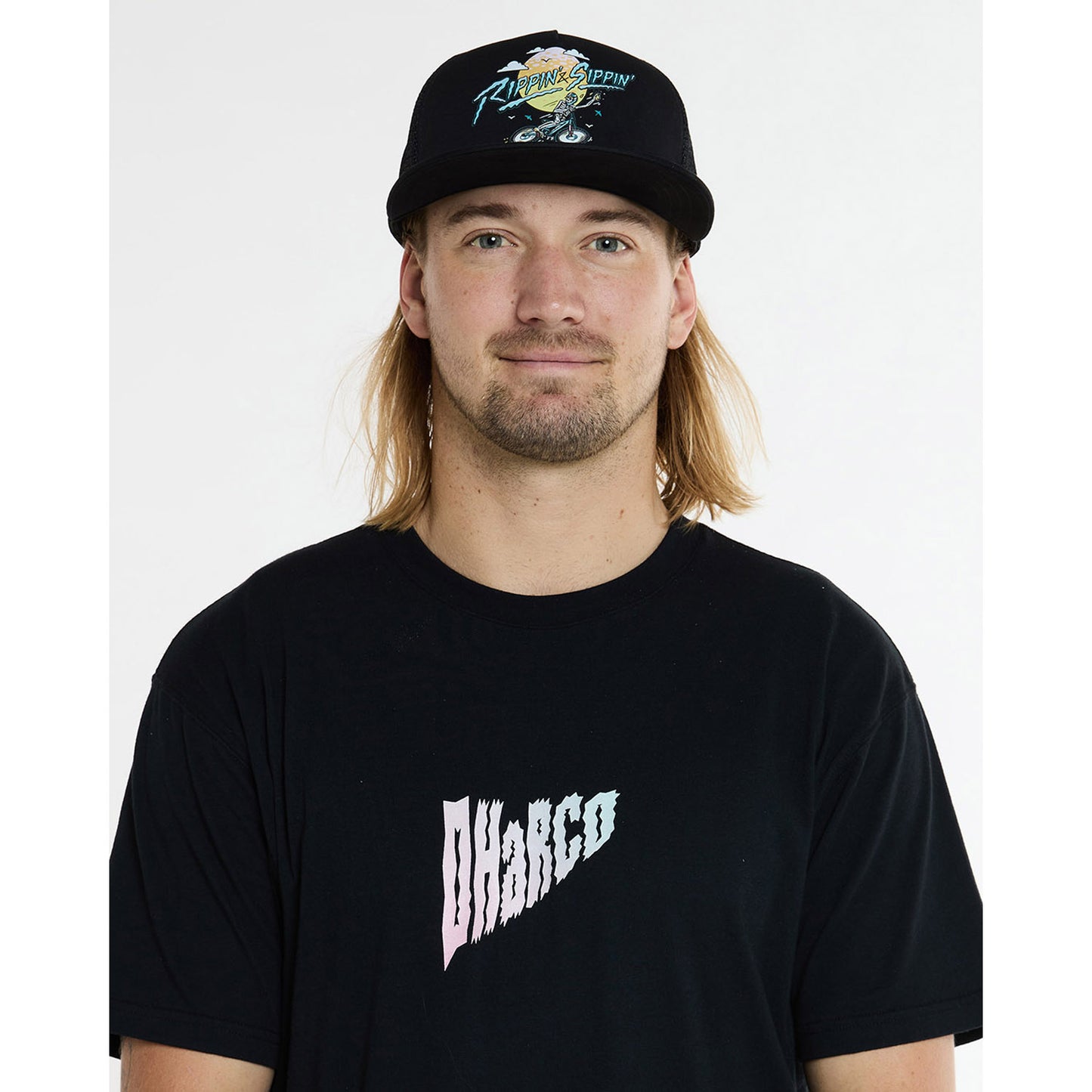 Gorra DHARCO FLAT BRIM TRUCKER RIPPIN AND SIPPIN Negra