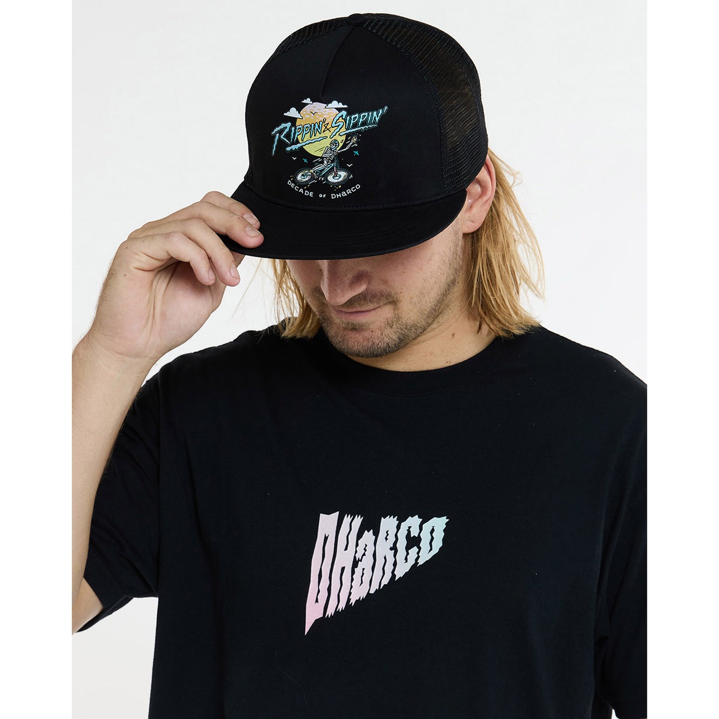 Gorra DHARCO FLAT BRIM TRUCKER RIPPIN AND SIPPIN Negra