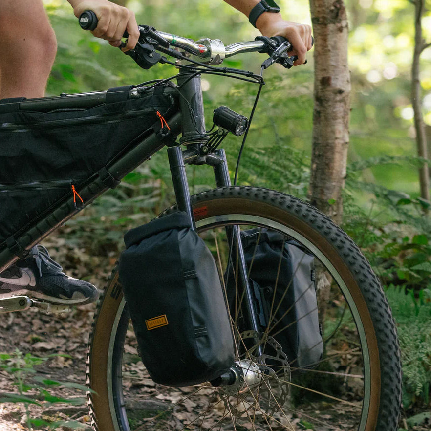 Bolsa de horquilla RESTRAP SWITCH PANNIER 5 L Negro