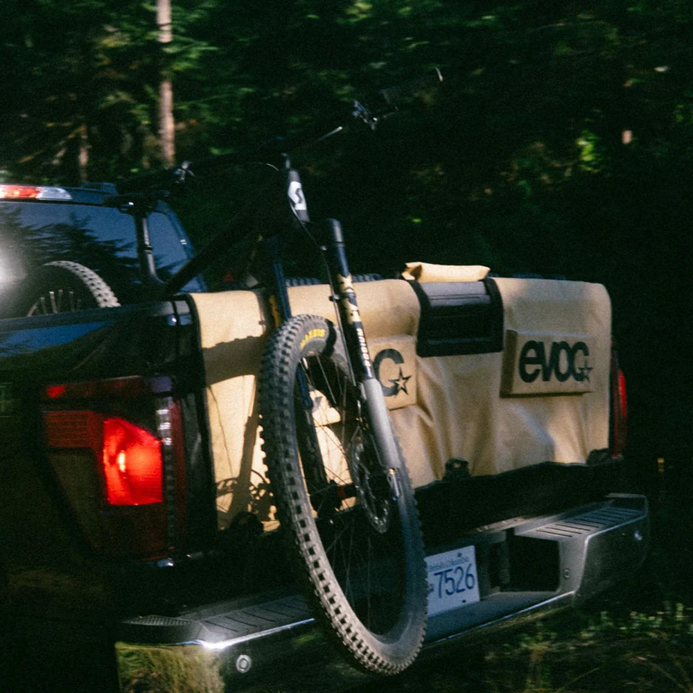Protector de portón trasero EVOC TAILGATE PAD Beige