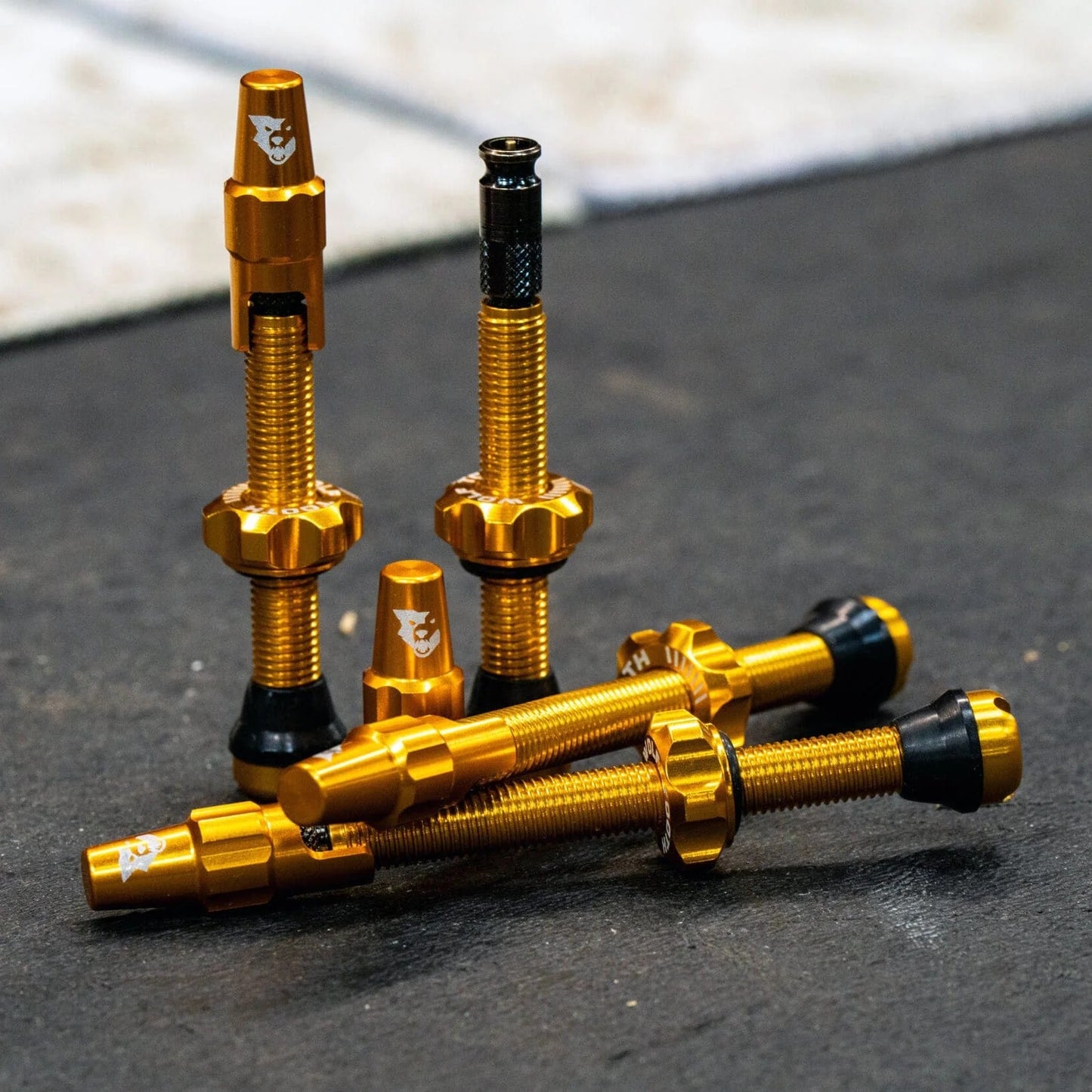 WOLF TOOTH CLIK VALVE Válvula Tubeless Oro