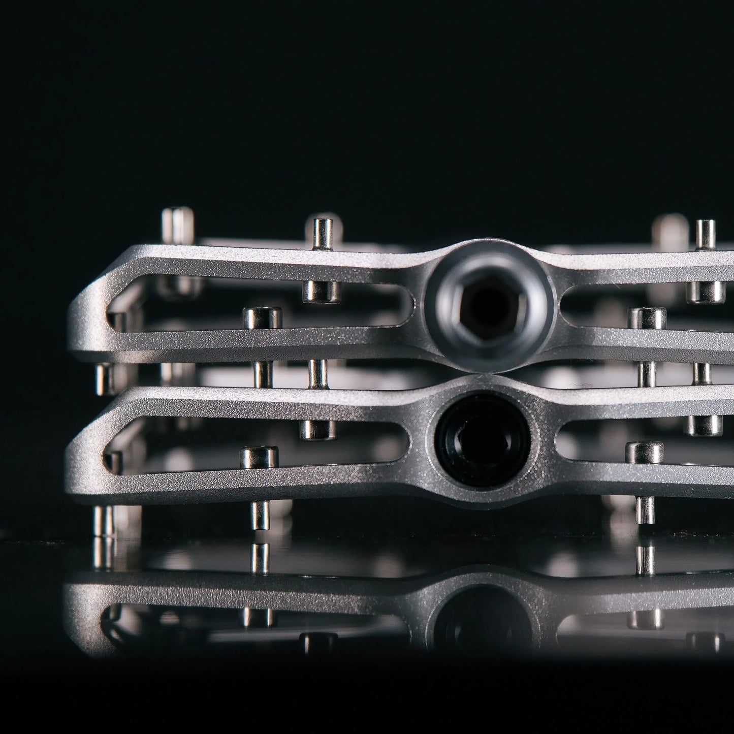 Pedales planos WOLF TOOTH WAVEFORM PERFORMANCE plateados