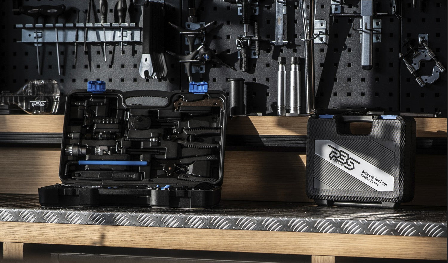 ACCESORIOS - Cajas y sets de herramientas