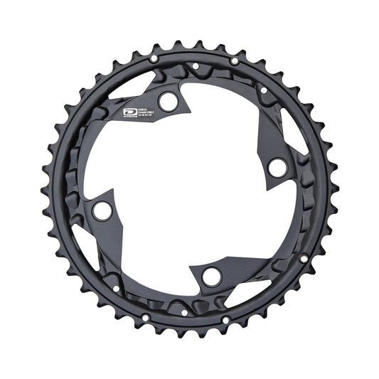Plato exterior SHIMANO FC-M670/M660/670/780 de 10 velocidades, 4 orificios, 104 mm — vista del plato sobre fondo blanco