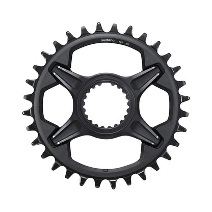 Plato único SHIMANO XT M8100 de 12 velocidades y montaje directo — vista del plato sobre fondo blanco