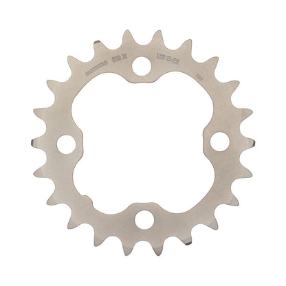 Plato interior SHIMANO DEORE M590 de 9 velocidades, 4 tornillos, 64 mm, plata — vista del plato sobre fondo blanco