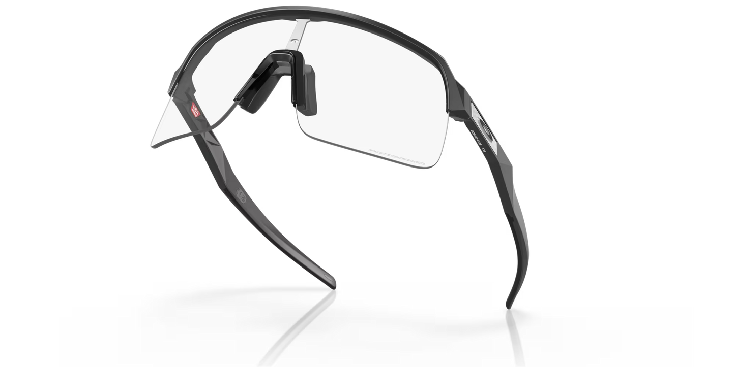 OAKLEY SUTRO LITE Carbono Mate Lente Fotocromática Transparente - O9463-4539