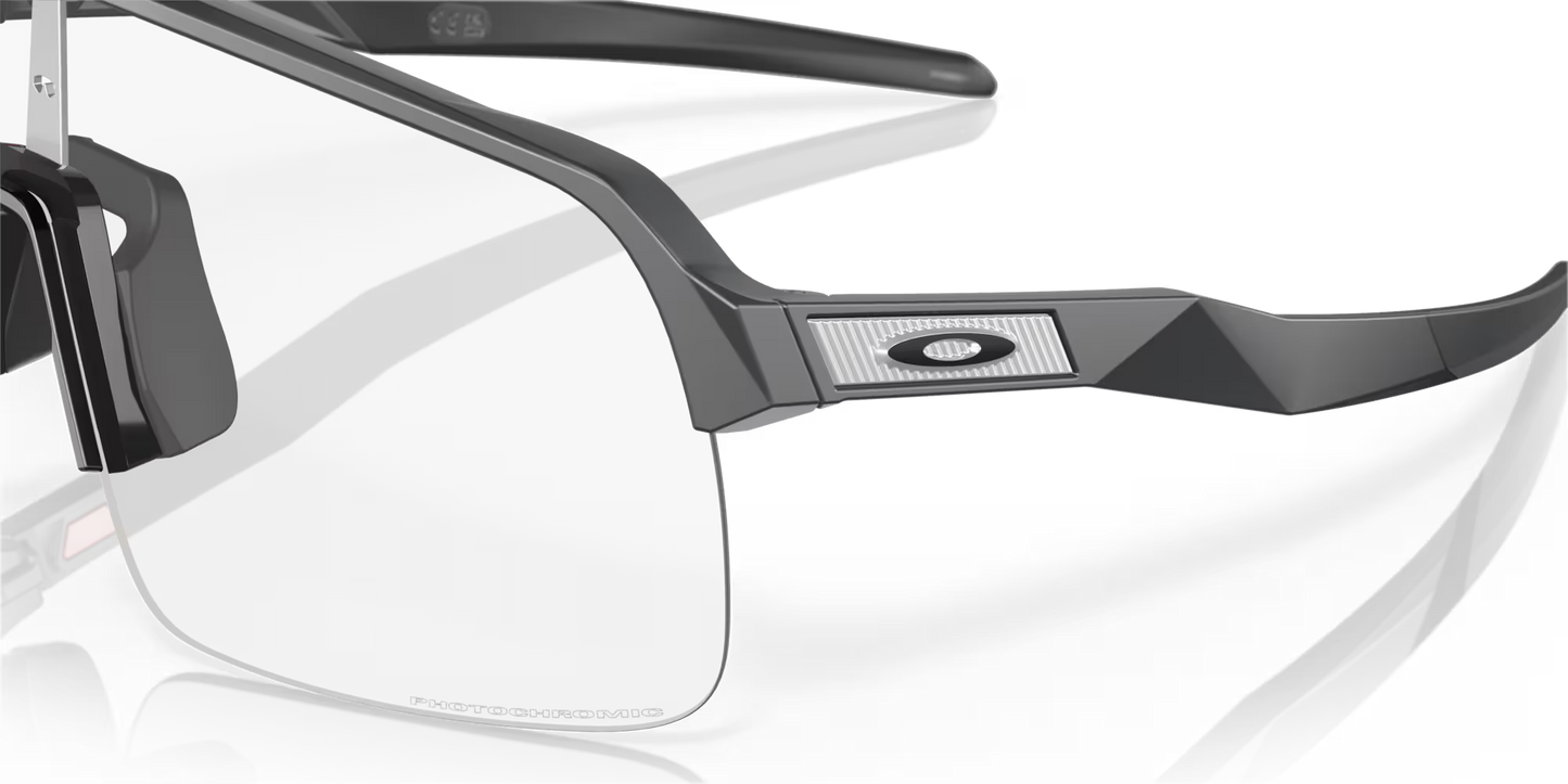 OAKLEY SUTRO LITE Carbono Mate Lente Fotocromática Transparente - O9463-4539