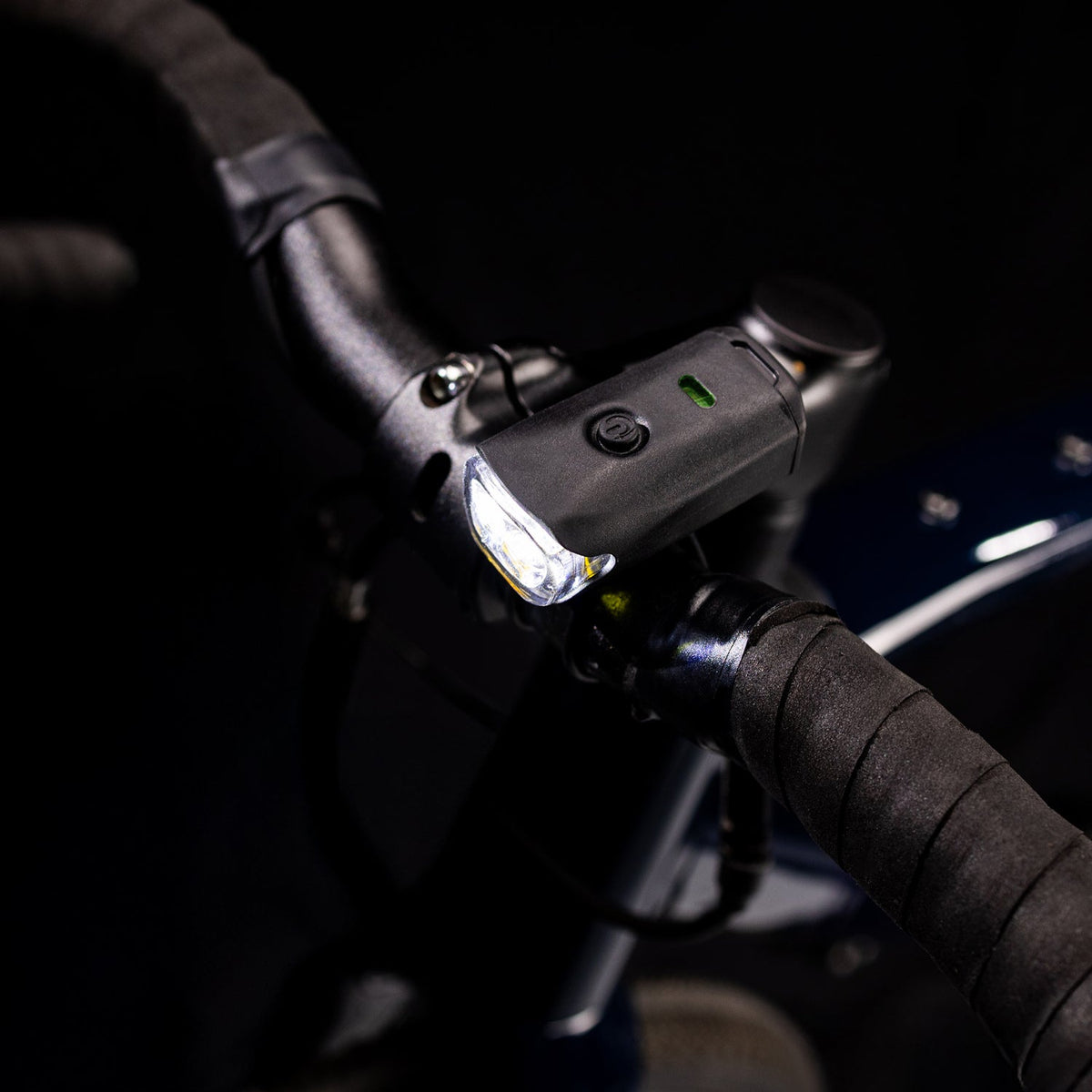 Lezyne KTV Drive 300+ delantera en la bicicleta