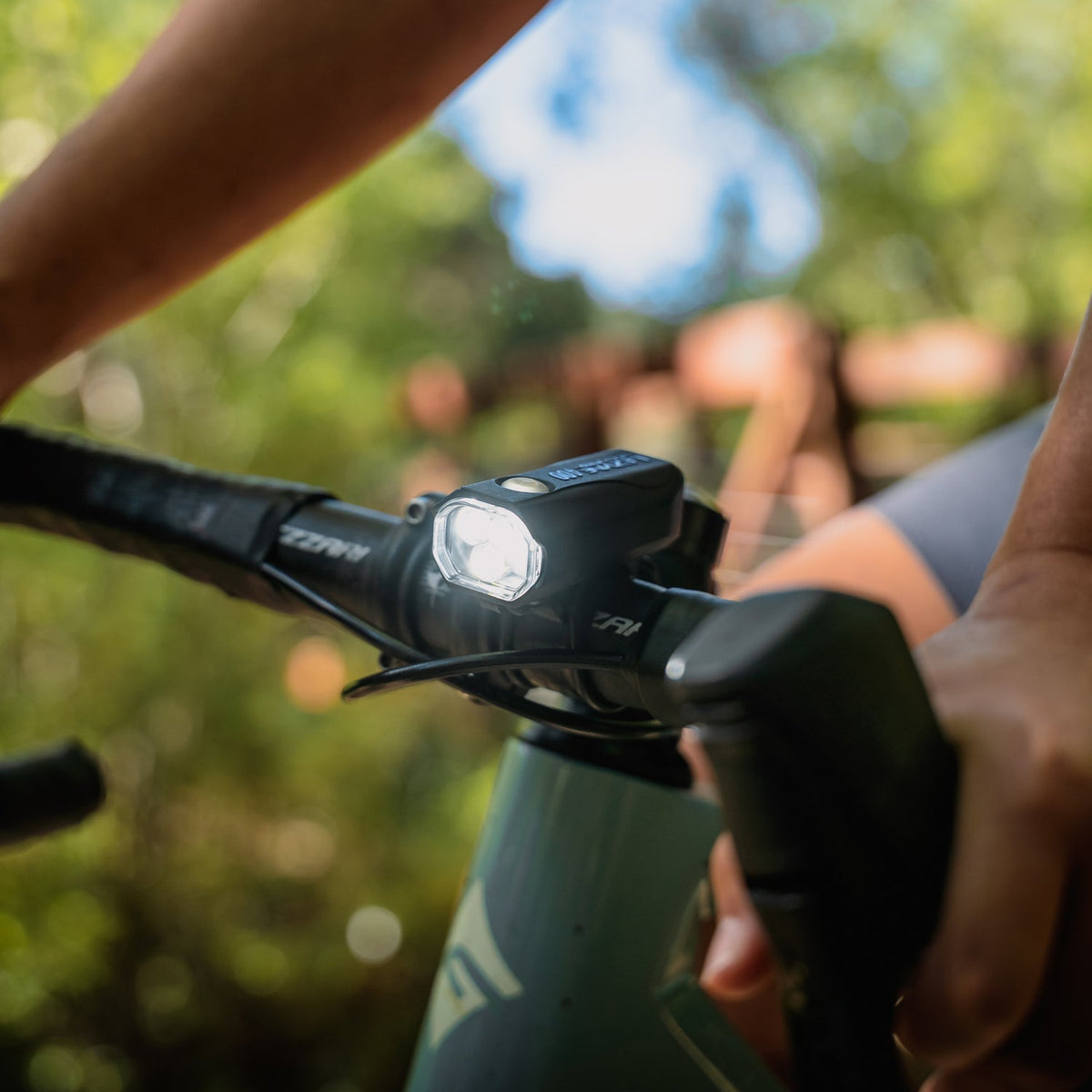 Lezyne KTV Drive Pro 400+ delantera en el manillar