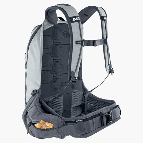 Mochila con protector dorsal EVOC TRAIL PRO 16 L, gris