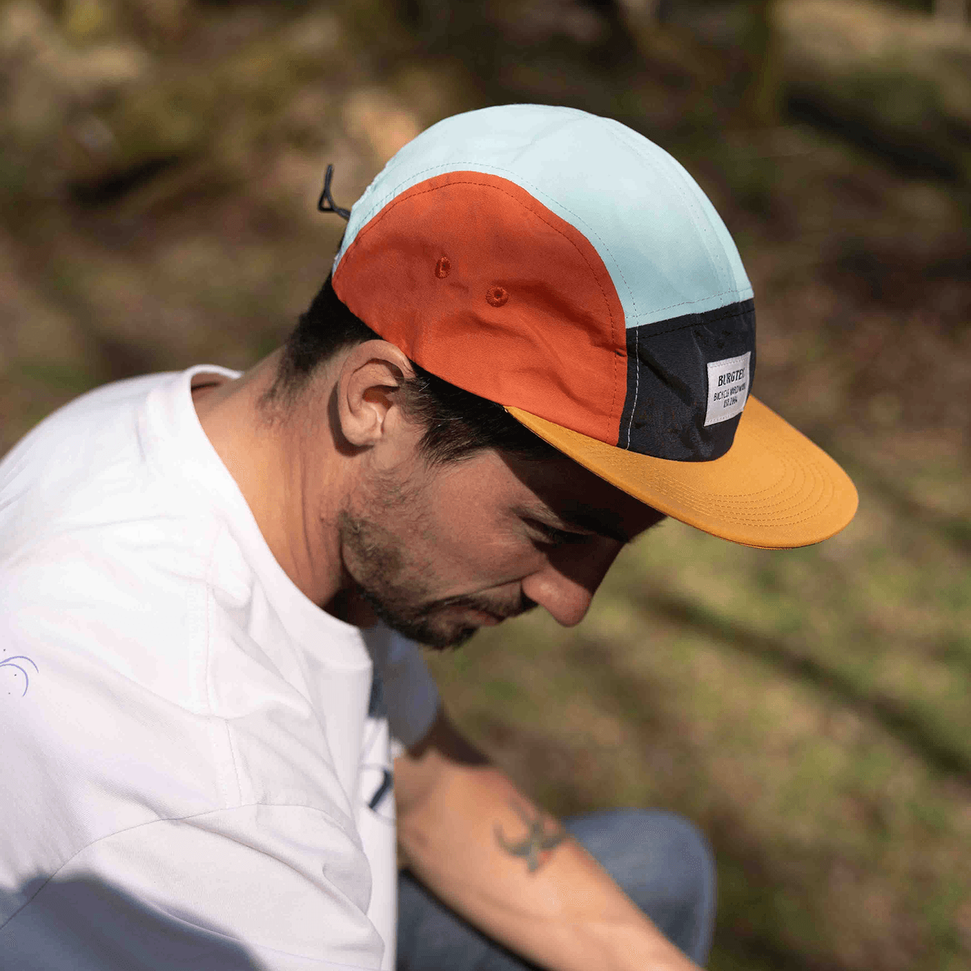 Gorra BURGTEC ARCADE FIVE PANEL color mostaza