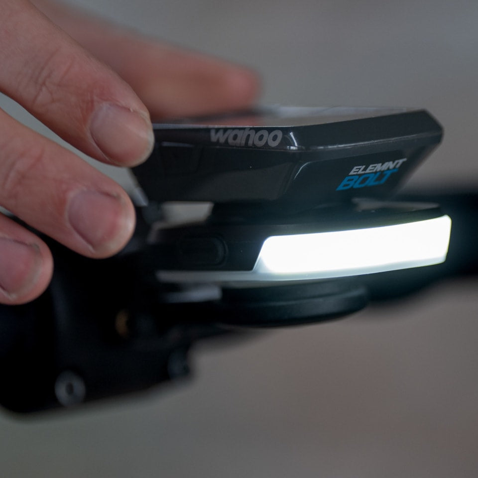 Luz delantera BBB SLICE 300 con inserto GPS GARMIN WAHOO