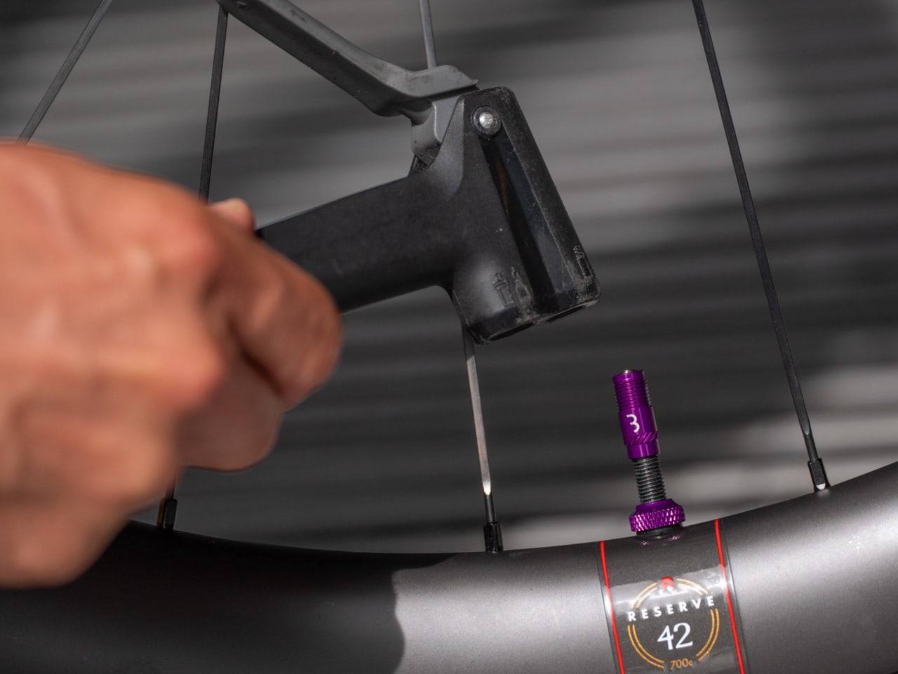 Puntas de Válvula BBB CORE CAP Violeta (x2)