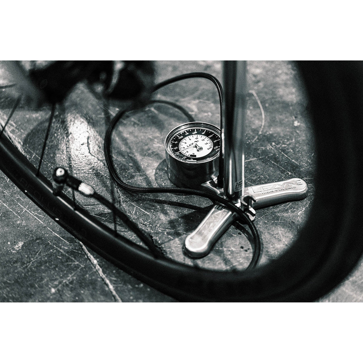 Bomba de pie LEZYNE CNC FLOOR DRIVE ABS-1 Pro negro satinado