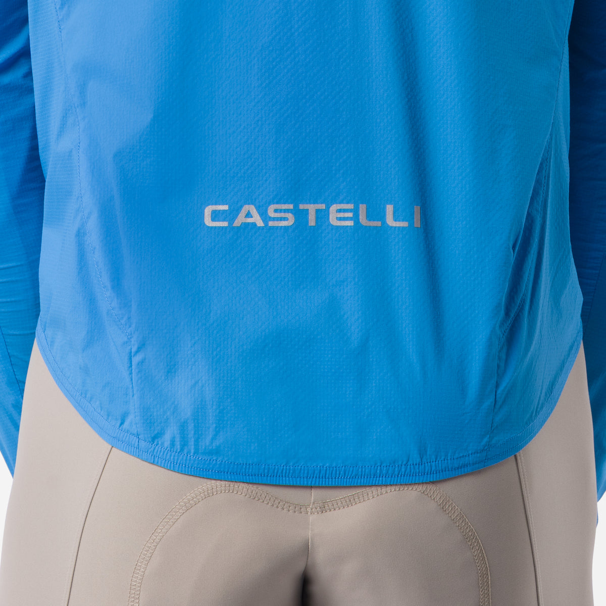 Chaqueta CASTELLI Transition Air azul – detalle del logotipo en la espalda