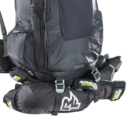 Mochila con Protección Dorsal Integrada EVOC PROTECTOR FR ENDURO BLACKLINE 16 Negro