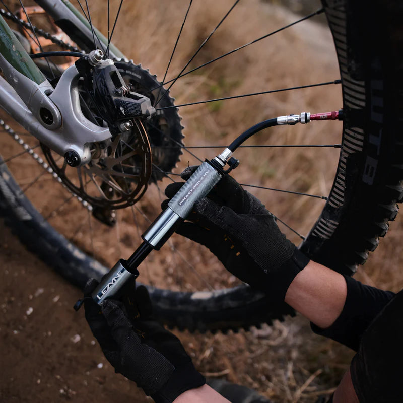 Bomba de mano LEZYNE CNC POCKET DRIVE HV Plata