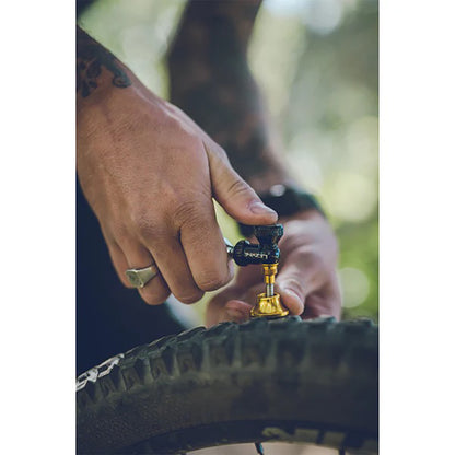 Kit de Reparación Tubeless Inflador CO2 LEZYNE BLASTER + 5 Mechas + 2x Cartuchos CO2
