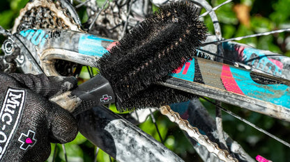 Cepillo de Limpieza MUC-OFF DOUBLE POINTE