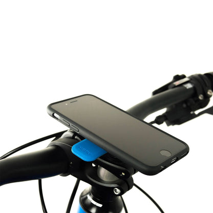 Soporte para manillar QUADLOCK OUT FRONT MOUNT — teléfono instalado en el soporte
