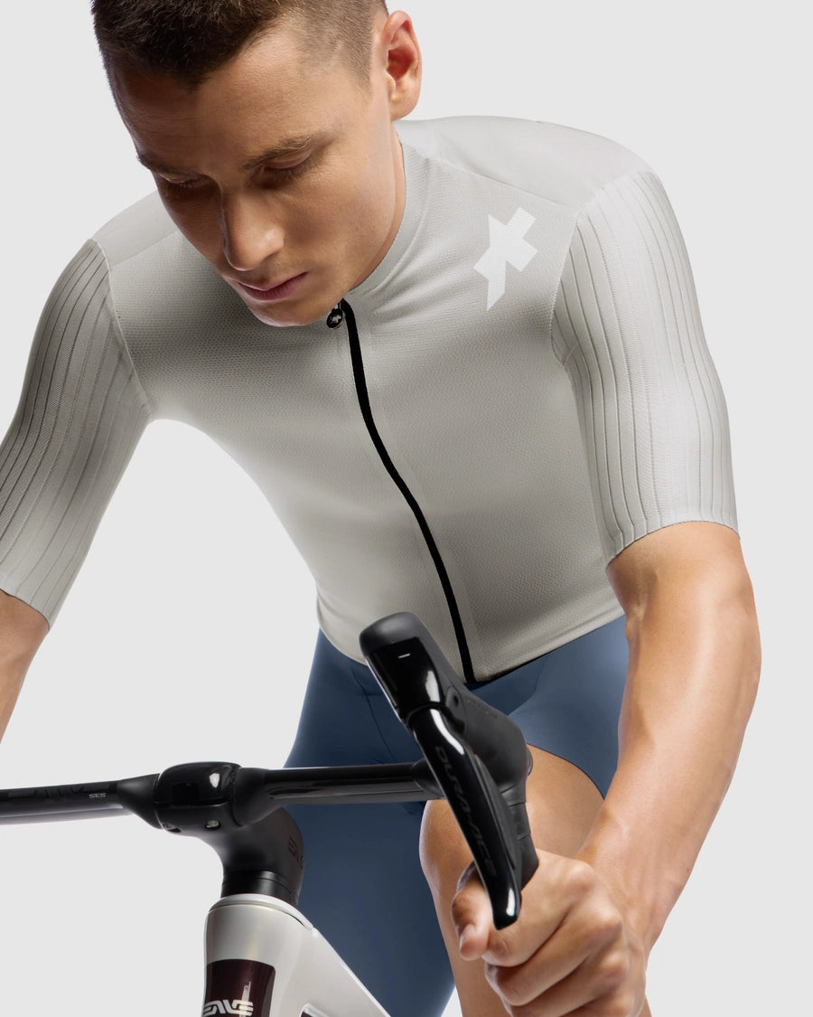 ASSOS EQUIPE RS S11 Maillot de manga corta Leche de almendra