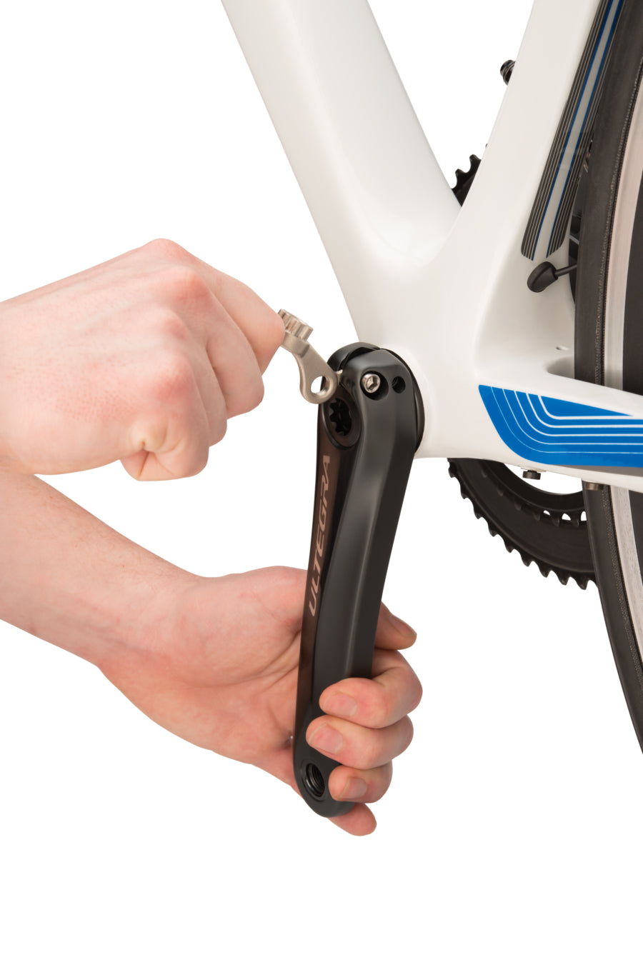 Gancho del Park Tool BBT-10.2 levantando la placa de seguridad Hollowtech II