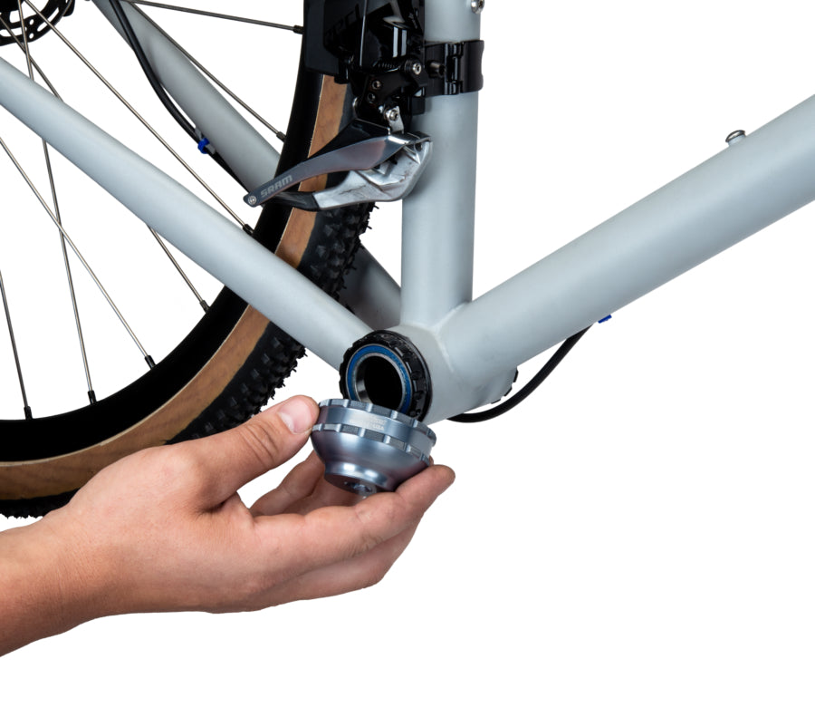 Park Tool BBT-27.3 ajustado sobre una cazoleta exterior del pedalier
