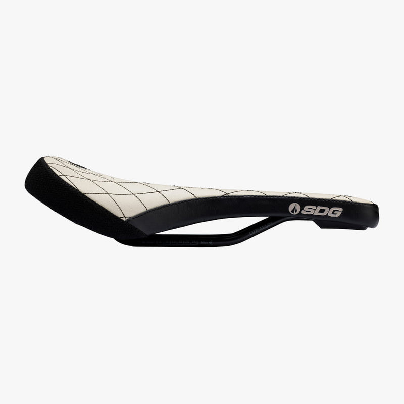 Sillín SDG Bel-Air V3 Max Stitched Leather blanco, vista lateral