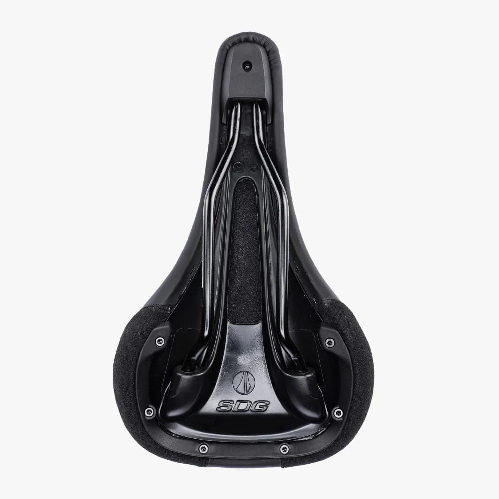 Sillín SDG BEL-AIR V3 MAX Wide con raíles de acero, negro