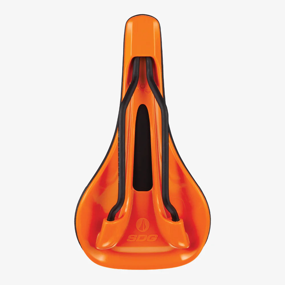 Sillín SDG BEL-AIR V3 Rails Lux Alloy Negro/Naranja