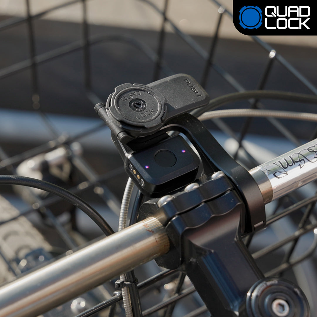 Alarma y localizador para bicicleta QUADLOCK BIKE ALARM & FINDER montado en una bicicleta