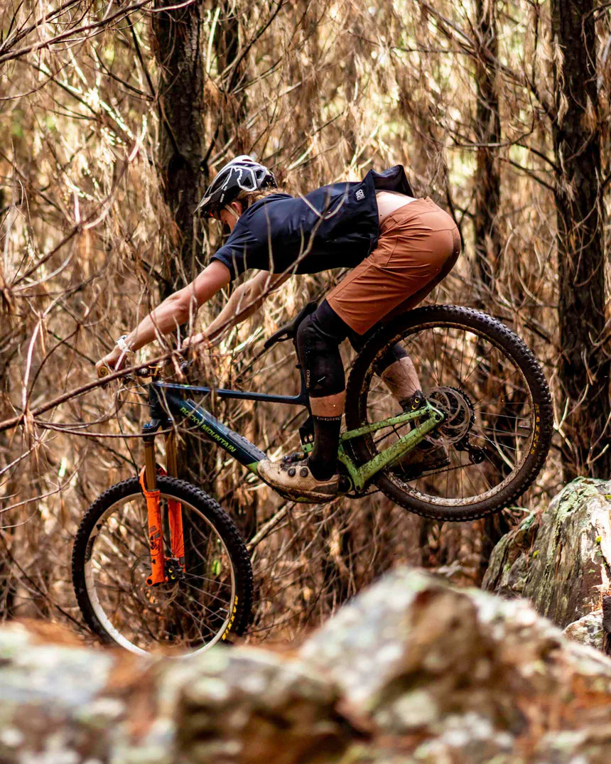 DHARCO TRAIL CANYON Corto Marrón