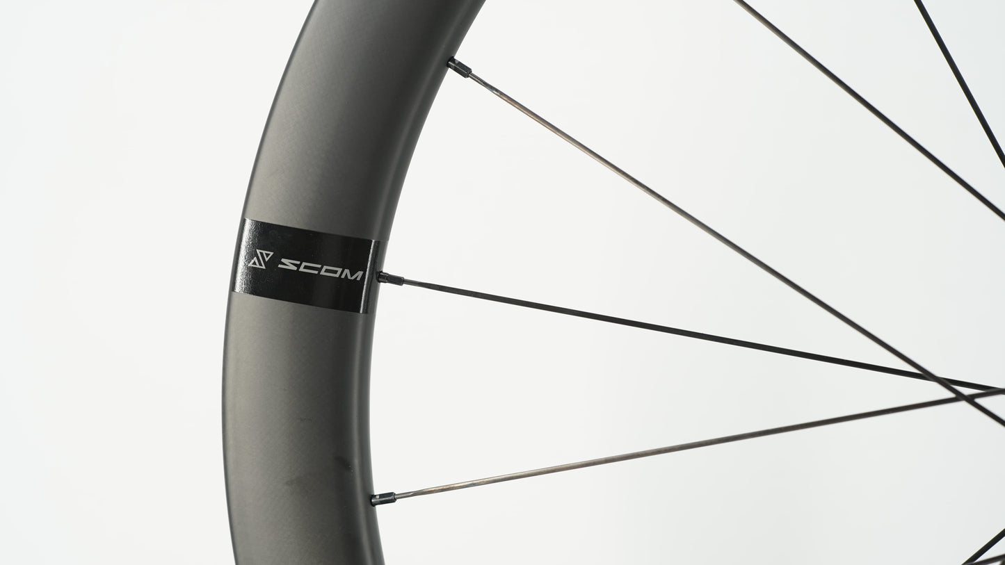 Par de ruedas SCOM AERO 50-62 Tubeless Ready (Center Lock)