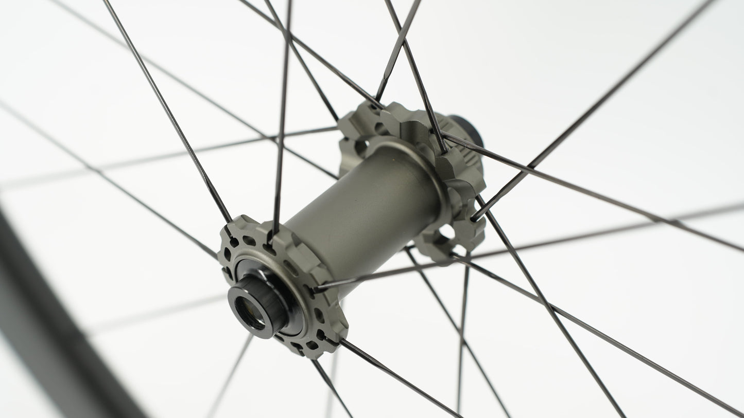 Par de ruedas SCOM AERO 50-62 Tubeless Ready (Center Lock)
