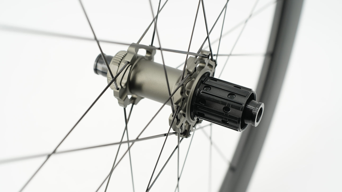 Par de ruedas SCOM AERO 50-62 Tubeless Ready (Center Lock)