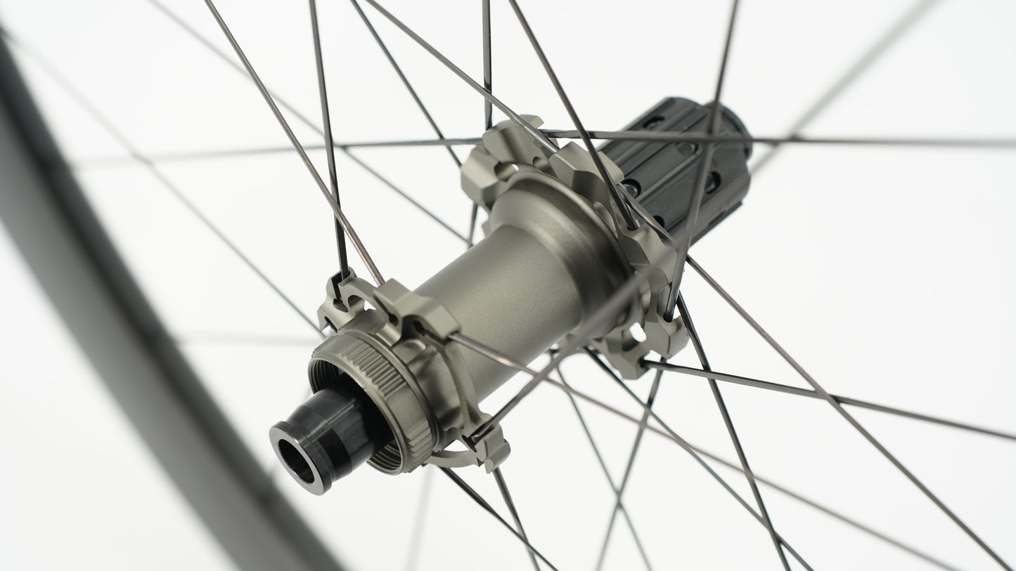 Par de ruedas SCOM AERO Tubeless Ready (Center Lock)