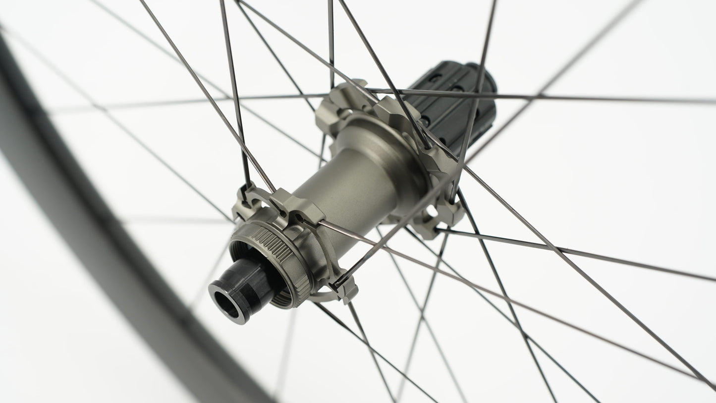 Par de ruedas SCOM AERO 50-62 Tubeless Ready (Center Lock)