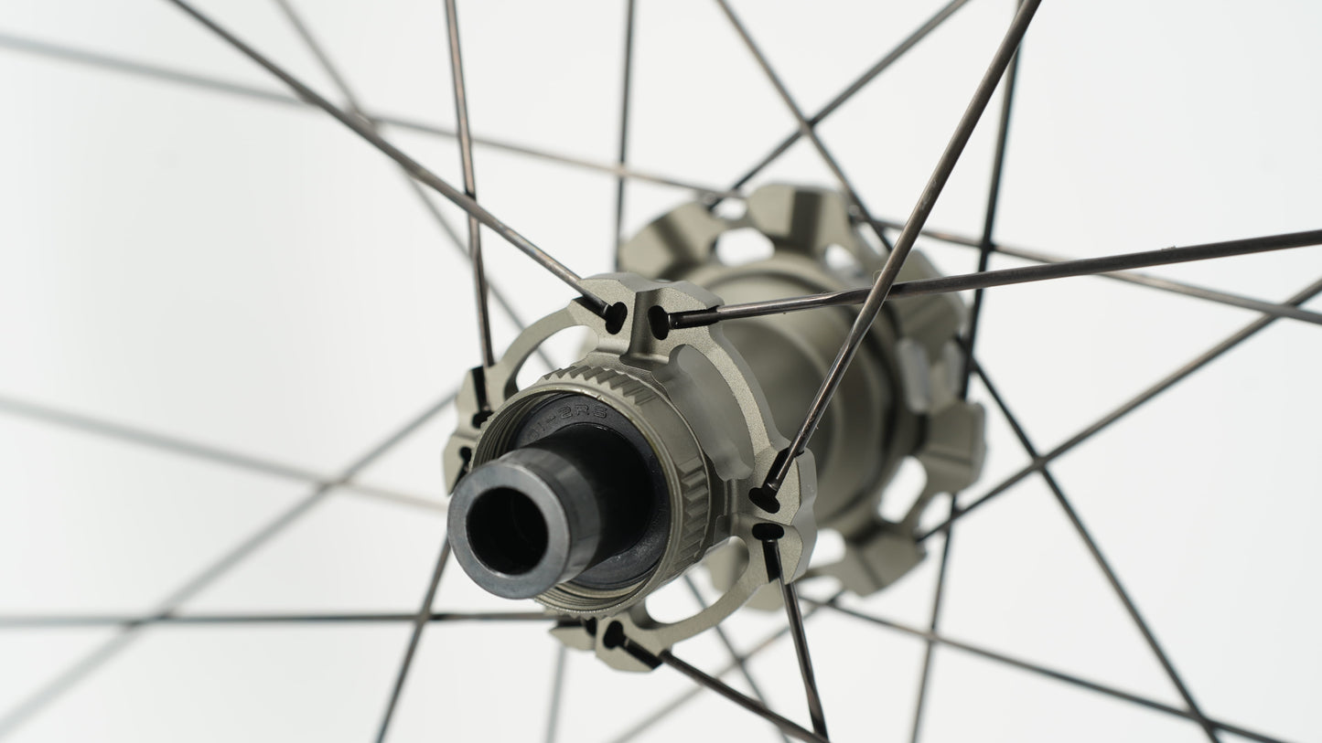Par de ruedas SCOM AERO 50-62 Tubeless Ready (Center Lock)