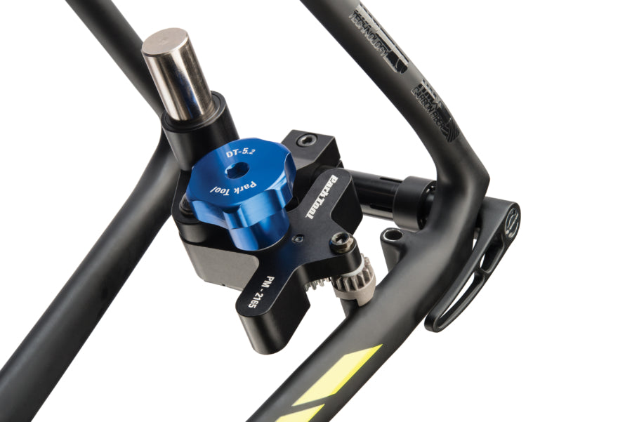 Park Tool DT-5.2 rectificando un soporte Flat Mount trasero