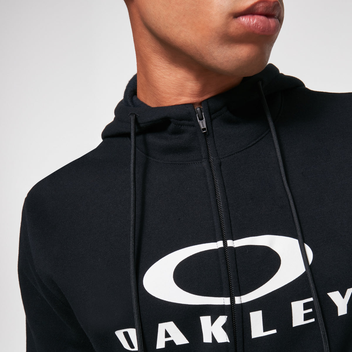 Sudadera con Capucha OAKLEY BARK FZ HOODIE 2.0 Negro/Blanco