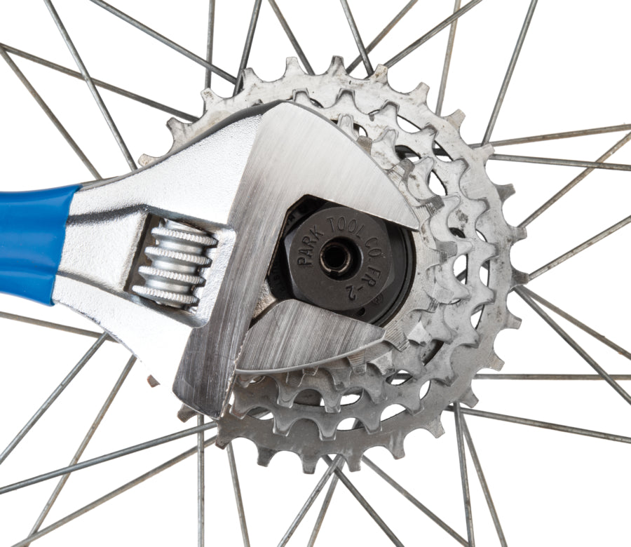 Park Tool FR-2 accionado con una llave inglesa