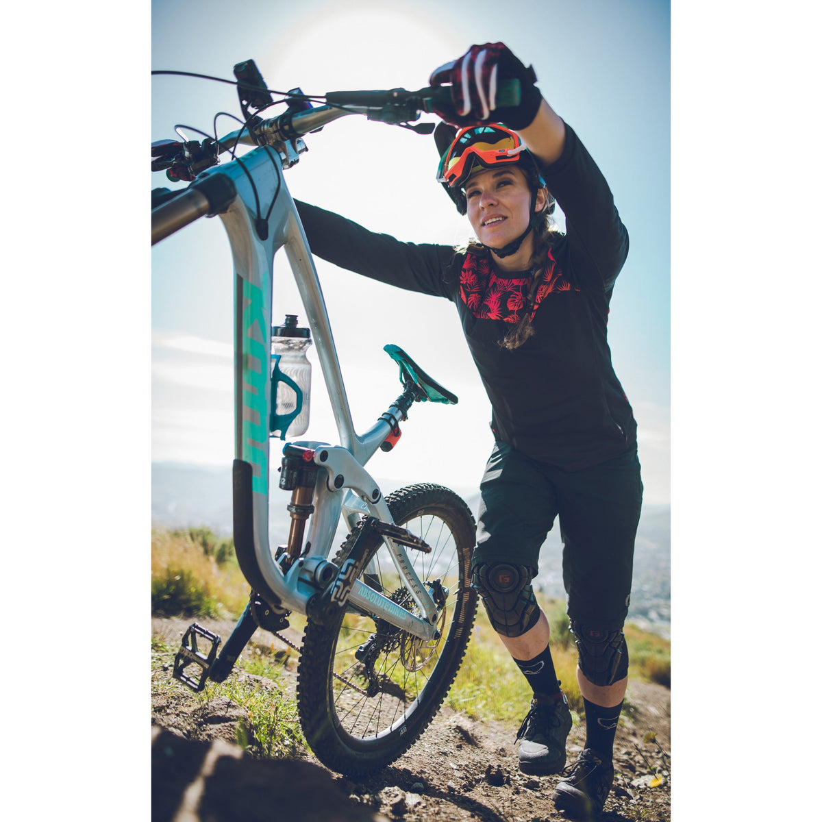 Portabidón LEZYNE FLOW CAGE E SL-R de extracción lateral derecha rojo