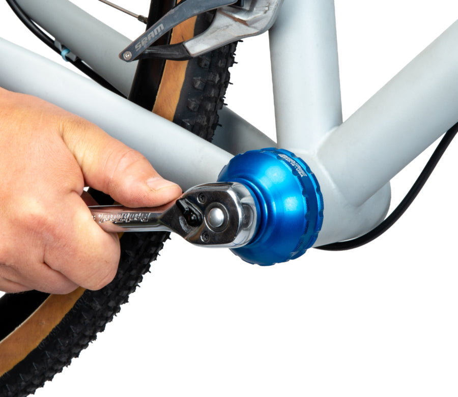 Pasador Park Tool GPS insertado en un pedalier